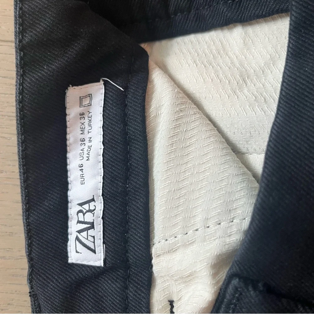 Zara Men's Sleek Black Khakis